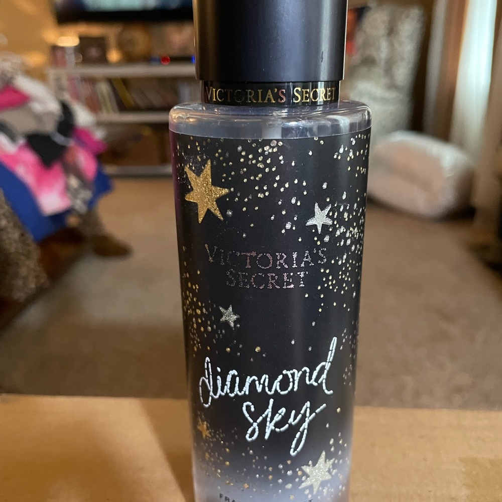 Victoria’s Secret Diamond sky fragrance spray